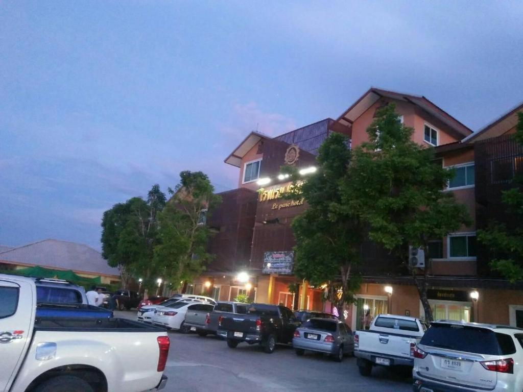 Le Parc Wangnang Hotel Пхитсанулок Экстерьер фото