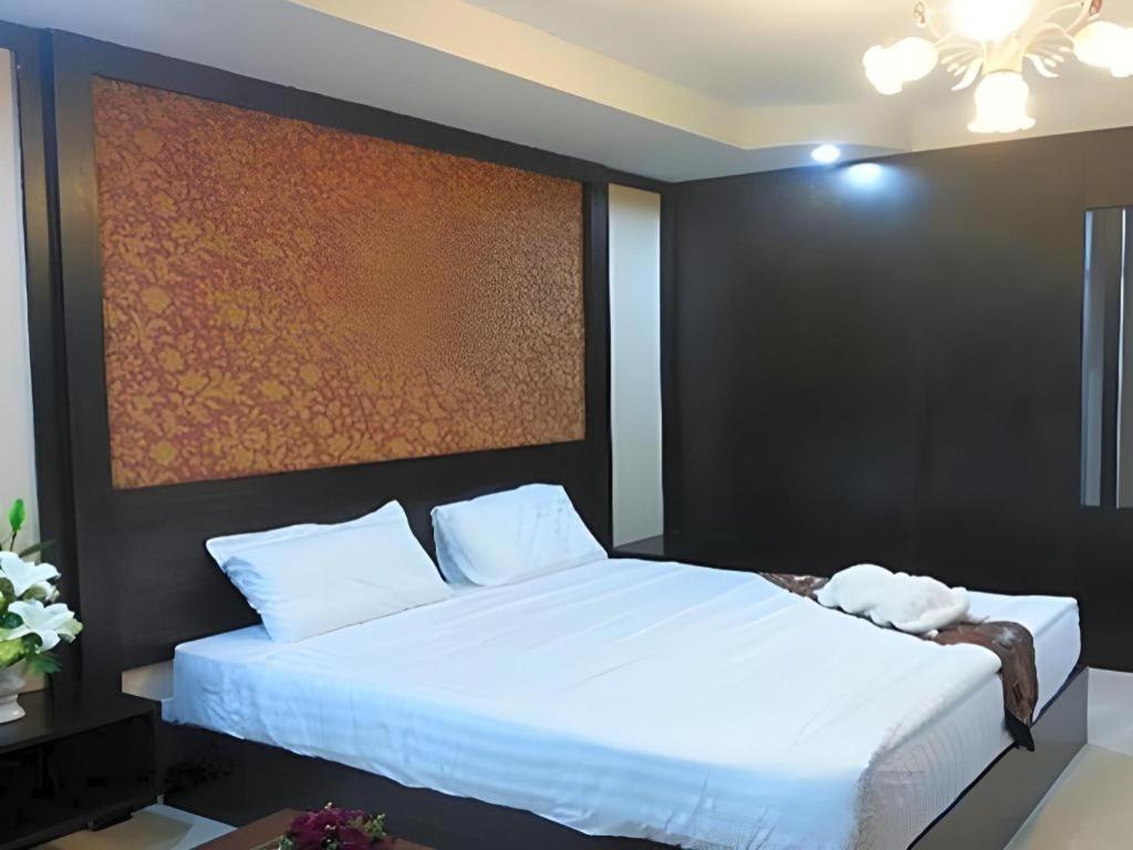 Le Parc Wangnang Hotel Пхитсанулок Экстерьер фото
