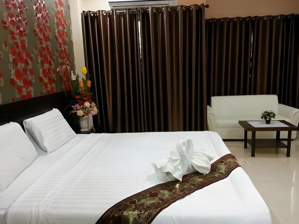Le Parc Wangnang Hotel Пхитсанулок Экстерьер фото