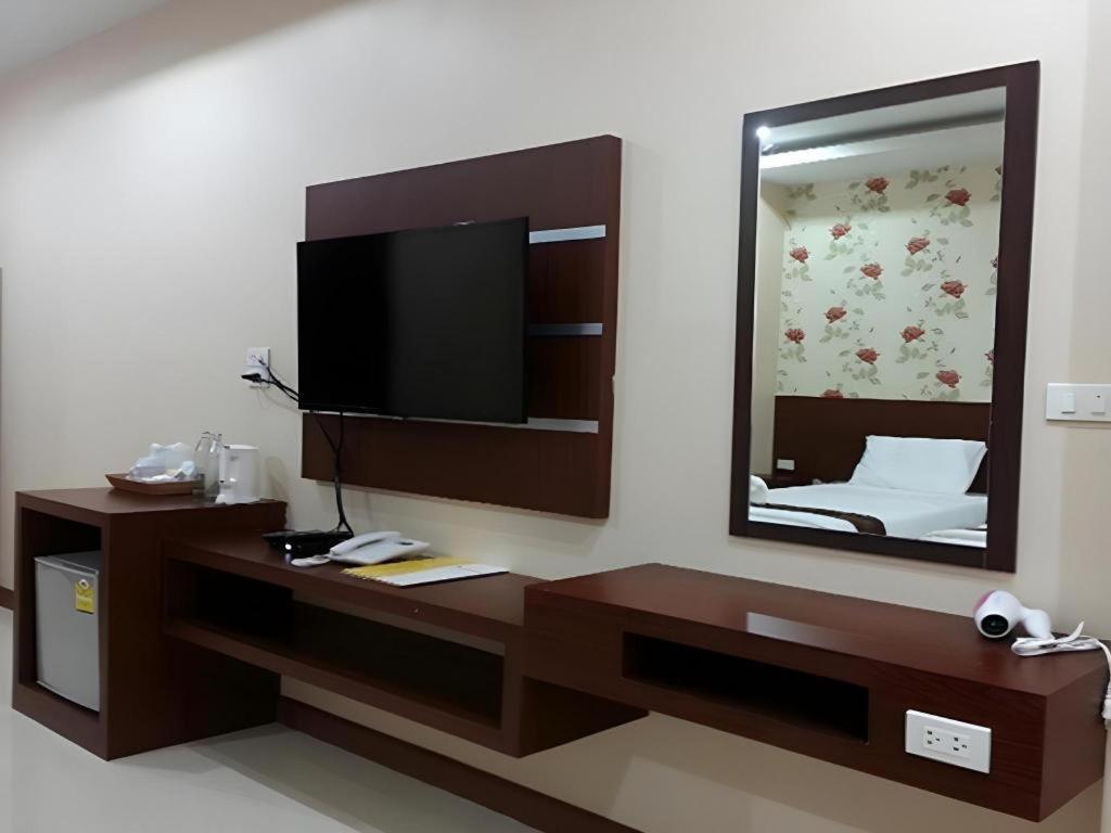 Le Parc Wangnang Hotel Пхитсанулок Экстерьер фото