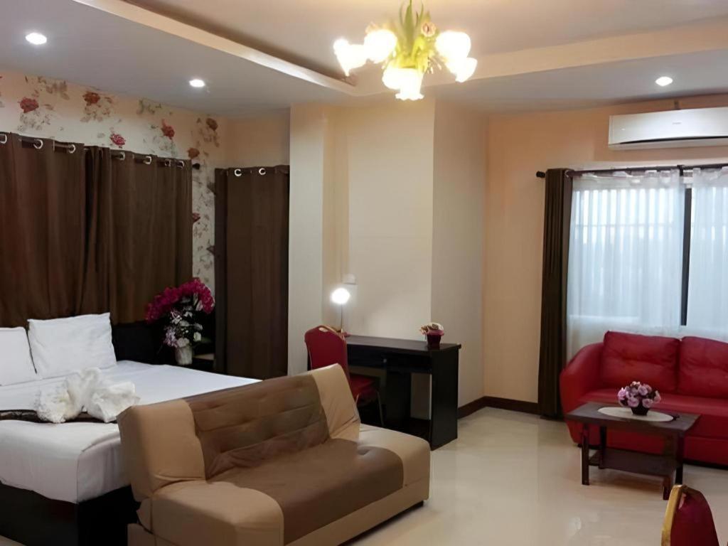 Le Parc Wangnang Hotel Пхитсанулок Экстерьер фото