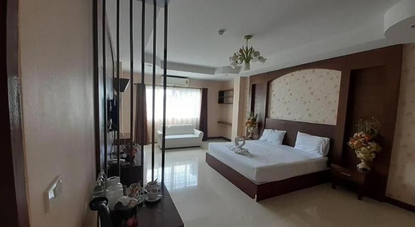 Le Parc Wangnang Hotel Пхитсанулок Экстерьер фото